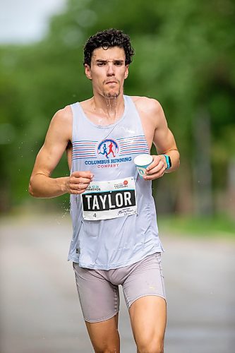 BROOK JONES / FREE PRESS
Andrew Taylor hydrates himself with a Nuun Endurance sport drink as he runs down Wellington Crescent on his way to winning the men's full marathon, which was the 46th running of the Manitoba Marathon in Winnipeg, Man., Sunday, June 16, 2024.