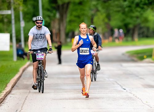 BROOK JONES / FREE PRESS
David Plotkin runs down Wellington Crescent as he competes in the men's full marathon, which was the 46th running of the Manitoba Marathon in Winnipeg, Man., Sunday, June 16, 2024.