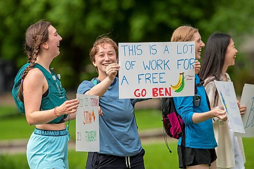 BROOK JONES / FREE PRESS
From left: University of Manitoba medical students Chelsea Day, Shoshang Cook-Libin, Diana Prince and Crystal Chan cheer on their friend Ben Meyers, who was competing in the 46th Manitoba Marathon in Winnipeg, Man., Sunday, June 16, 2024.