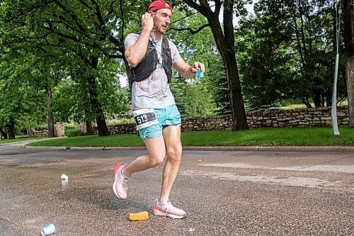 BROOK JONES / FREE PRESS
Full marathon participant Josh Safiniuk runs down Wellington Crescent during the 46th running of the Manitoba Marathon in Winnipeg, Man., Sunday, June 16, 2024.