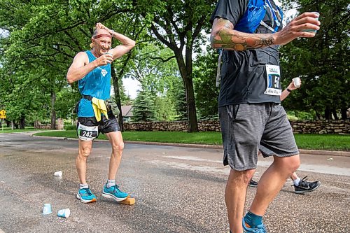 BROOK JONES / FREE PRESS
Full marathon participant Ronald Dupas (left) is all smiles as he cools off at a fluids station along Wellington Crescent during the 46th running of the Manitoba Marathon in Winnipeg, Man., Sunday, June 16, 2024.