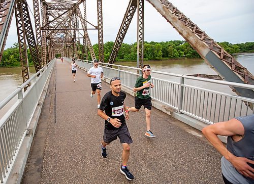 BROOK JONES / FREE PRESS
Runners cross the BDI bridge in the half marathon race at the 46th annual Manitoba Marathon in Winnipeg, Man., Sunday, June 16, 2024.