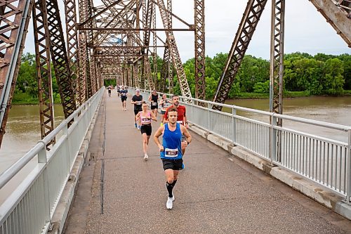 BROOK JONES / FREE PRESS
Runners cross the BDI bridge in the half marathon race at the 46th annual Manitoba Marathon in Winnipeg, Man., Sunday, June 16, 2024.