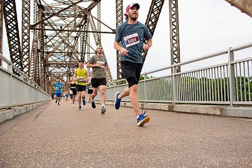 BROOK JONES / FREE PRESS
Luc Chpman along with thousands of runners cross the BDI bridge in the half marathon race at the 46th annual Manitoba Marathon in Winnipeg, Man., Sunday, June 16, 2024.