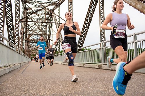 BROOK JONES / FREE PRESS
Melissa Dreger and Marina Jewell along with thousands of runners cross the BDI bridge in the half marathon race at the 46th annual Manitoba Marathon in Winnipeg, Man., Sunday, June 16, 2024.