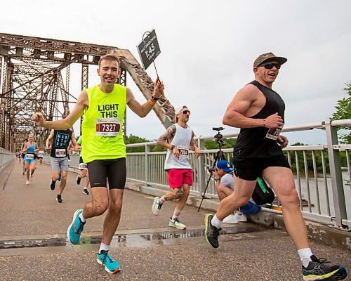 BROOK JONES / FREE PRESS
Winnipegger Tom Neave shows his enthusiasm as he runs down over the BDI bridge, while competing in the half marathon at the 46th Manitoba Marathon in Winnipeg, Man., Sunday, June 16, 2024. Neave was a pace rabbit for the 1:45 half marathon runners.