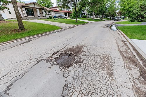 MIKE DEAL / FREE PRESS
The road conditions along the stretch of Augusta Drive between Lakeside Drive and Chancellor Drive is quiet bad.
The condition of the streets in Waverley Heights. Specifically Augusta Drive and Greensboro Bay, showing potholes, crumbling curbs, cracks in the pavement.
240613 - Thursday, June 13, 2024.