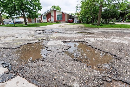 MIKE DEAL / FREE PRESS
The road conditions along the stretch of Augusta Drive between Lakeside Drive and Chancellor Drive is quiet bad.
The condition of the streets in Waverley Heights. Specifically Augusta Drive and Greensboro Bay, showing potholes, crumbling curbs, cracks in the pavement.
240613 - Thursday, June 13, 2024.