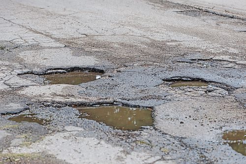 MIKE DEAL / FREE PRESS
The road conditions along the stretch of Augusta Drive between Lakeside Drive and Chancellor Drive is quiet bad.
The condition of the streets in Waverley Heights. Specifically Augusta Drive and Greensboro Bay, showing potholes, crumbling curbs, cracks in the pavement.
240613 - Thursday, June 13, 2024.