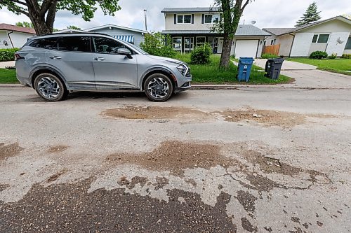 MIKE DEAL / FREE PRESS
The road conditions along the stretch of Augusta Drive between Lakeside Drive and Chancellor Drive is quiet bad.
The condition of the streets in Waverley Heights. Specifically Augusta Drive and Greensboro Bay, showing potholes, crumbling curbs, cracks in the pavement.
240613 - Thursday, June 13, 2024.