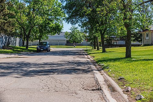 MIKE DEAL / FREE PRESS
The road conditions along the stretch of Augusta Drive between Lakeside Drive and Chancellor Drive is quiet bad.
The condition of the streets in Waverley Heights. Specifically Augusta Drive and Greensboro Bay, showing potholes, crumbling curbs, cracks in the pavement.
240613 - Thursday, June 13, 2024.