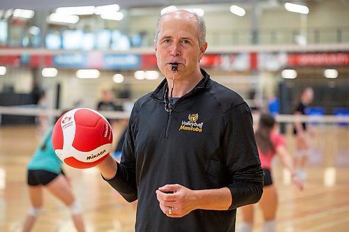 BROOK JONES / FREE PRESS
Scott Koskie who has been hired as the new coach of the UBC Okanagan Heat men's volleyball team is pictured with a volleyball and whistle as he coaches at a 14U to 16U girls spring development camp at the Dakota Fieldhouse in Winnipeg, Man., Friday, June 14, 2024. The former setter for Canada's men's volleyball team was most recently the provincial high performance coach for Volleyball Manitoba.