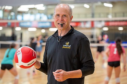 BROOK JONES / FREE PRESS
Scott Koskie who has been hired as the new coach of the UBC Okanagan Heat men's volleyball team is pictured with a volleyball and whistle as he coaches at a 14U to 16U girls spring development camp at the Dakota Fieldhouse in Winnipeg, Man., Friday, June 14, 2024. The former setter for Canada's men's volleyball team was most recently the provincial high performance coach for Volleyball Manitoba.