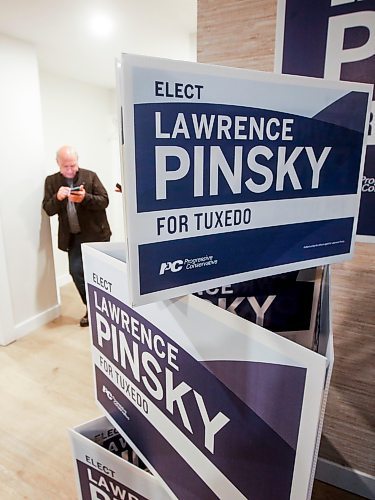 JOHN WOODS / FREE PRESS
Supporters of Lawrence Pinsky gather at their headquarters as they wait for results in Tuxedo&#x2019;s by-election at a local restaurant in Winnipeg Tuesday, June 18, 2024. Carla Compton went on to win the seat.

Reporter: nicole