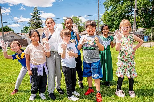 NIC ADAM / FREE PRESS
Students from Lynne MacDuff’s grade 1 & 2 class, at Kent Road School, clean up garbage around the schools playground Wednesday afternoon.
240619 - Wednesday, June 19, 2024.

Reporter: Matt Frank