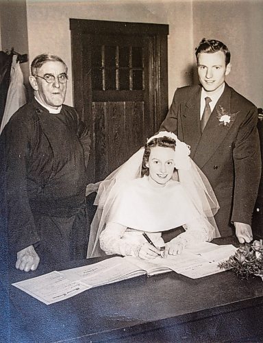 NIC ADAM / FREE PRESS
Ed Dearden (right) and his wife Lois at their wedding in 1950.
240620 - Thursday, June 20, 2024.

Reporter: Kevin Rollason
