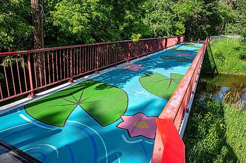 NIC ADAM / FREE PRESS
The newly painted Niakwa bridge on Thursday afternoon.
240620 - Thursday, June 20, 2024.

Reporter: Jura