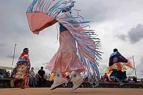 Dancers perform a fancy shawl dance. (Tim Smith/The Brandon Sun)