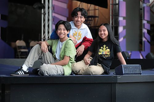 Ruth Bonneville / Free Press

Ent - MA-BUHAY Rainbow Stage 

Photos of siblings, Malolos (Nathan 14yrs, Johan 16yrs and Annika 12yrs) kids in the cast. 

Story: The upcoming musical Ma buhay is a family affair. There's three Malolos (Nathan, Johan and Annika) kids in the cast, two Bulaongs (Justin and Jerilyn) in the dance corps, Sevillos (creator Joseph and his nephew actor Jordan), co-choreographer Sharlyne Chua and her brother Shauldon Santos. 

Where: Rainbow Stage 

Ben Waldman 

June 19th, 2024