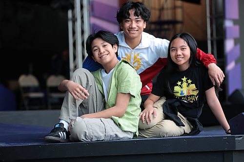 Ruth Bonneville / Free Press

Ent - MA-BUHAY Rainbow Stage 

Photos of siblings, Malolos (Nathan 14yrs, Johan 16yrs and Annika 12yrs) kids in the cast. 

Story: The upcoming musical Ma buhay is a family affair. There's three Malolos (Nathan, Johan and Annika) kids in the cast, two Bulaongs (Justin and Jerilyn) in the dance corps, Sevillos (creator Joseph and his nephew actor Jordan), co-choreographer Sharlyne Chua and her brother Shauldon Santos. 

Where: Rainbow Stage 

Ben Waldman 

June 19th, 2024