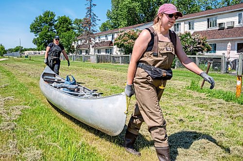 NIC ADAM / FREE PRESS
Save Our Seine is celebrating 30 years of cleaning up the Seine River and having river crews operating on the water removing garbage.
Summer team co-ordinator, Monique Ellison (right), and river keeper, Katherine Terra, carry a canoe to the river.
240621 - Friday, June 21, 2024.

Reporter: Matt Frank