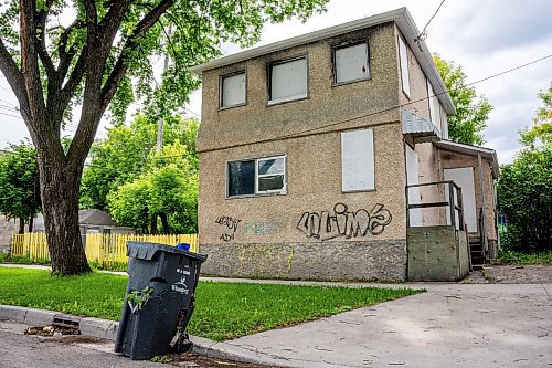 NIC ADAM / FREE PRESS
Four burned houses in the William Whyte community sit in a row, vacant, along Powers Ave Friday afternoon.
240621 - Friday, June 21, 2024.

Reporter: Katie