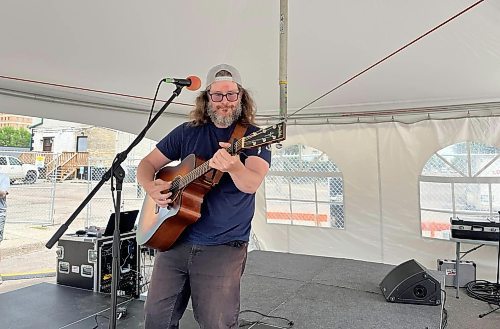 Local artist Chris Froome performs on stage during the downtown block party. (Michele McDougall/The Brandon Sun) 