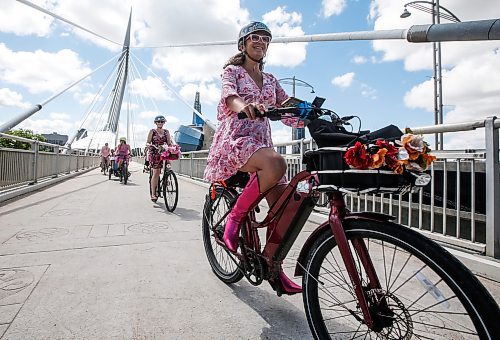 JOHN WOODS / FREE PRESS
Patty Wiens leads riders in the second annual Fancy Women Bike Ride in Winnipeg Sunday, June 23, 2024. 

Reporter: ?