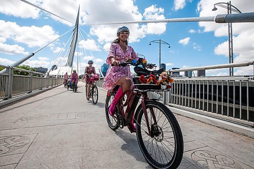 JOHN WOODS / FREE PRESS
Patty Wiens leads riders in the second annual Fancy Women Bike Ride in Winnipeg Sunday, June 23, 2024. 

Reporter: ?