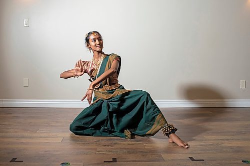 BROOK JONES / FREE PRESS
BRT Dance Academy is the only dance school in Manitoba specializing in Bharatanatyam, which is an ancient south Indian dance that originated in Tamil Nadu. Dancers were pictured at the dance academy in Winnipeg, Man., Saturday, June 15, 2024. PIctured: Ragavi Noel does a shiva dance pose.