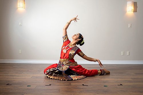 BROOK JONES / FREE PRESS
BRT Dance Academy is the only dance school in Manitoba specializing in Bharatanatyam, which is an ancient south Indian dance that originated in Tamil Nadu. Dancers were pictured at the dance academy in Winnipeg, Man., Saturday, June 15, 2024. PIctured: Medha Harish does a general dance pose.