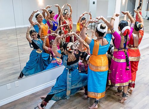 BROOK JONES / FREE PRESS
BRT Dance Academy is the only dance school in Manitoba specializing in Bharatanatyam, which is an ancient south Indian dance that originated in Tamil Nadu. Dancers were pictured at the dance academy in Winnipeg, Man., Saturday, June 15, 2024. PIctured: Bharatanatyam dances (right) do a general dance pose while looking at their reflection in the mirrors as BRT Dance Academy instructor Shylaja Ramprasath looks on.