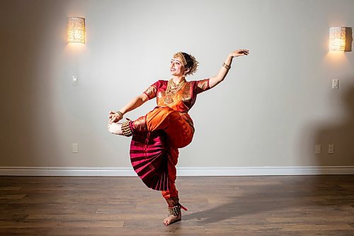 BROOK JONES / FREE PRESS
BRT Dance Academy is the only dance school in Manitoba specializing in Bharatanatyam, which is an ancient south Indian dance that originated in Tamil Nadu. Dancers were pictured at the dance academy in Winnipeg, Man., Saturday, June 15, 2024. PIctured: Rhea Gupta does a shiva dance pose.