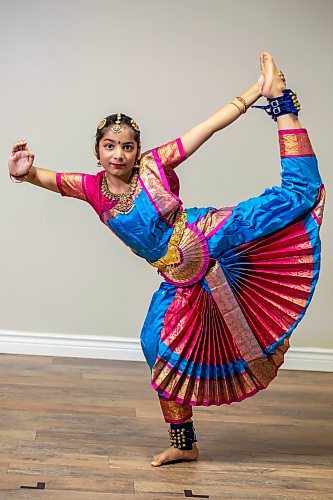 BROOK JONES / FREE PRESS
BRT Dance Academy is the only dance school in Manitoba specializing in Bharatanatyam, which is an ancient south Indian dance that originated in Tamil Nadu. Dancers were pictured at the dance academy in Winnipeg, Man., Saturday, June 15, 2024. PIctured: Manusri Vanu Ramprasath does a shiva dance pose.
