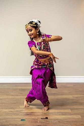 BROOK JONES / FREE PRESS
BRT Dance Academy is the only dance school in Manitoba specializing in Bharatanatyam, which is an ancient south Indian dance that originated in Tamil Nadu. Dancers were pictured at the dance academy in Winnipeg, Man., Saturday, June 15, 2024. PIctured: Aaheli Sarkar.