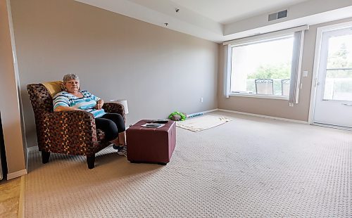 MIKE DEAL / FREE PRESS
Joanne Francis in her new apartment at St James Kiwanis Manor. Francis was one of hundreds who were evacuated from the Birchwood Terrace apt building - and she is one of the majority who have found new apartment suites - but their furniture is still in a building they can&#x2019;t access.
See Kevin Rollason story
240624 - Monday, June 24, 2024.