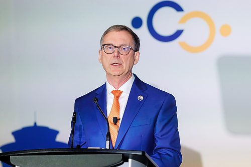 MIKE DEAL / FREE PRESS
Bank of Canada Governor Tiff Macklem speaks during a keynote address at a Winnipeg Chamber of Commerce luncheon at the RBC Convention Centre Monday.
240624 - Monday, June 24, 2024.