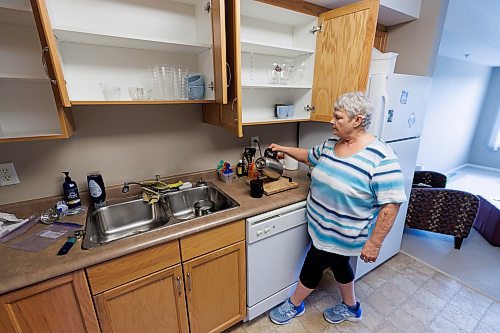 MIKE DEAL / FREE PRESS
Joanne Francis in her new apartment at St James Kiwanis Manor. Francis was one of hundreds who were evacuated from the Birchwood Terrace apt building - and she is one of the majority who have found new apartment suites - but their furniture is still in a building they can&#x2019;t access.
See Kevin Rollason story
240624 - Monday, June 24, 2024.