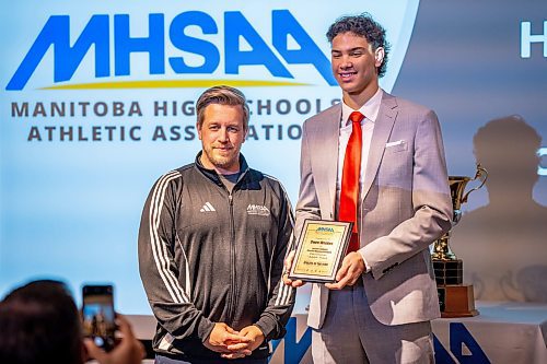 NIC ADAM / FREE PRESS
The Manitoba High Schools Athletic Association announced the winners of the 2023-2024 Athlete of the Year Awards Tuesday at the Manitoba Sports Hall of Fame.
AAAA athlete winner Owen Weekes accepts one of his awards on Tuesday.
240625 - Tuesday, June 25, 2024.

Reporter: Zoe Pierce