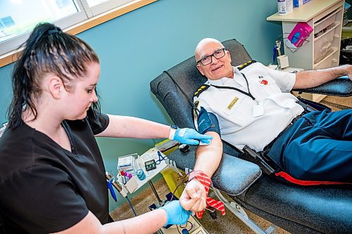 NIC ADAM / FREE PRESS
Winnipeg Police Service Deputy Chief, Art Stannard, gets blood drawn at Canadian Blood Services as part of this years Sirens for Life campaign Tuesday afternoon. 
240625 - Tuesday, June 25, 2024.

Reporter: Jura