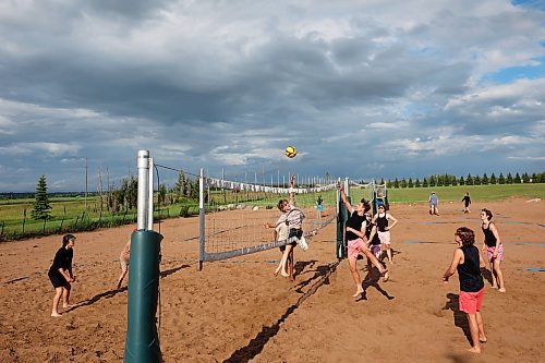 25062024
Teams Kiss My Pass and Texas Rangers play in the U16 division of beach volleyball league at Mulligan's Driving Range under mixed skies on Tuesday evening. The league features different divisions that play on different evenings. 
(Tim Smith/The Brandon Sun)