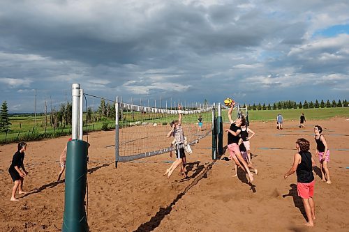 25062024
Teams Kiss My Pass and Texas Rangers play in the U16 division of beach volleyball league at Mulligan's Driving Range under mixed skies on Tuesday evening. The league features different divisions that play on different evenings. 
(Tim Smith/The Brandon Sun)