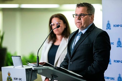 MIKAELA MACKENZIE / FREE PRESS

Staff sergeant Sean Grunewald, team commander with the Manitoba RCMP Major Crime Services, speaks to the media at an RCMP press conference about the decision to not lay charges for the Carberry collision on Wednesday, June 26, 2024.

For Erik story.

