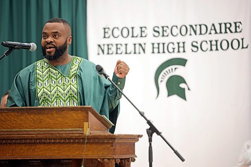 26062024
Principal Baseswa Nundu delivers his address during &#xc9;cole secondaire Neelin High School&#x2019;s 2024 Convocation at the Brandon University Healthy Living Centre on Wednesday.
(Tim Smith/The Brandon Sun)