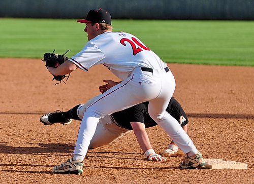 Oildome first baseman Tyler Robertson awaits a pickoff pitch from Connor Martin during an 18U game at Andrews Field with the Brandon Marlins. (Jules Xavier/The Brandon Sun)