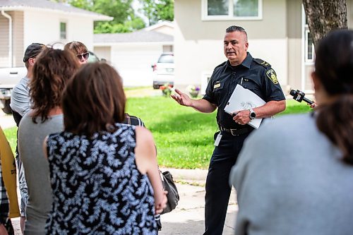 MIKAELA MACKENZIE / FREE PRESS

Constable Jason Michalyshen speaks to neighbours on Camrose Bay, where a house exploded yesterday, in Transcona on Thursday, June 27, 2024.

For &#x460;story.

