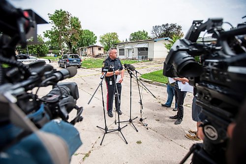 MIKAELA MACKENZIE / FREE PRESS

Constable Jason Michalyshen speaks to the media in front of the rubble where a house exploded yesterday on Camrose Bay in Transcona on Thursday, June 27, 2024.

For &#x460;story.

