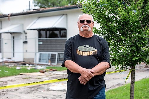 MIKAELA MACKENZIE / FREE PRESS

Neighbour Karl Lent in front of his house on Camrose Bay in Transcona on Thursday, June 27, 2024.

For &#x460;story.

