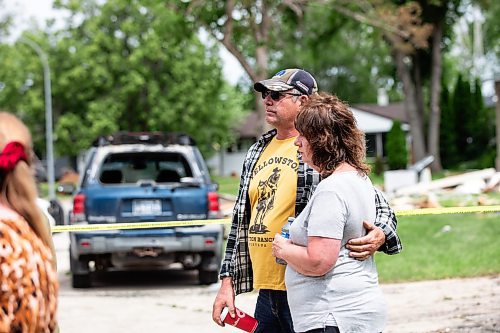 MIKAELA MACKENZIE / FREE PRESS

Neighbours Ray and Mary Ann Lariviere listen to a press conference in front the rubble where a house exploded yesterday on Camrose Bay in Transcona on Thursday, June 27, 2024.

For &#x460;story.

