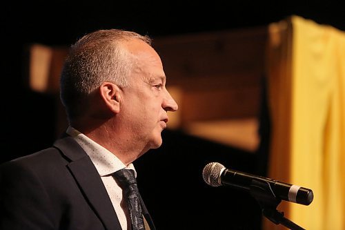 Brandon School Division Supt. Matthew Gustafson offers greetings to graduates of Prairie Hope High School on Thursday afternoon at the Western Manitoba Centennial Auditorium. (Matt Goerzen/The Brandon Sun)